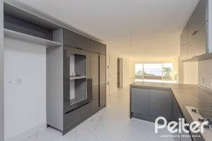 Apartamento à venda com 193m², 3 dormitórios, 3 suítes, 4 vagas, no bairro Tristeza em Porto Alegre