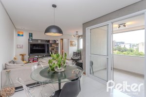 Apartamento à venda com 103m², 3 dormitórios, 1 suíte, 2 vagas, no bairro Cristal em Porto Alegre