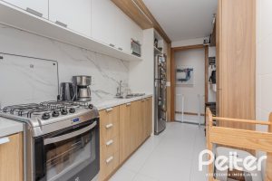 Apartamento à venda com 103m², 3 dormitórios, 1 suíte, 2 vagas, no bairro Cristal em Porto Alegre