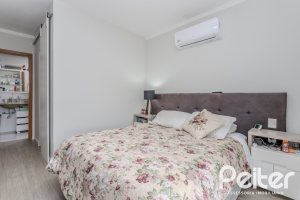 Apartamento à venda com 103m², 3 dormitórios, 1 suíte, 2 vagas, no bairro Cristal em Porto Alegre
