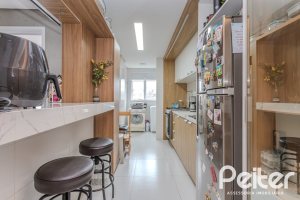 Apartamento à venda com 103m², 3 dormitórios, 1 suíte, 2 vagas, no bairro Cristal em Porto Alegre