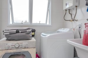 Apartamento à venda com 103m², 3 dormitórios, 1 suíte, 2 vagas, no bairro Cristal em Porto Alegre