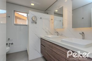 Casa em Condomínio à venda com 182m², 3 dormitórios, 1 suíte, 3 vagas, no bairro Cavalhada em Porto Alegre