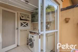 Casa em Condomínio à venda com 182m², 3 dormitórios, 1 suíte, 3 vagas, no bairro Cavalhada em Porto Alegre