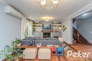 Casa em Condomínio à venda com 182m², 3 dormitórios, 1 suíte, 3 vagas, no bairro Cavalhada em Porto Alegre