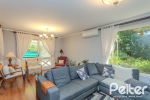 Casa em Condomínio à venda com 182m², 3 dormitórios, 1 suíte, 3 vagas, no bairro Cavalhada em Porto Alegre