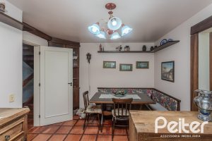 Casa em Condomínio à venda com 182m², 3 dormitórios, 1 suíte, 3 vagas, no bairro Cavalhada em Porto Alegre