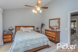 Casa em Condomínio à venda com 182m², 3 dormitórios, 1 suíte, 3 vagas, no bairro Cavalhada em Porto Alegre