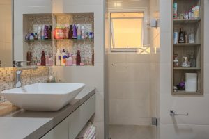 Casa em Condomínio à venda com 182m², 3 dormitórios, 1 suíte, 3 vagas, no bairro Cavalhada em Porto Alegre