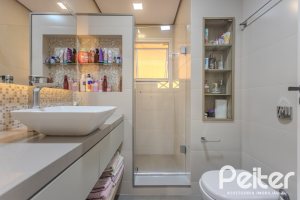 Casa em Condomínio à venda com 182m², 3 dormitórios, 1 suíte, 3 vagas, no bairro Cavalhada em Porto Alegre