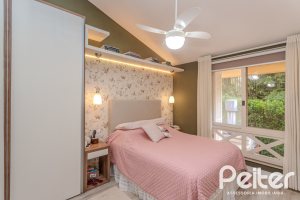 Casa em Condomínio à venda com 182m², 3 dormitórios, 1 suíte, 3 vagas, no bairro Cavalhada em Porto Alegre