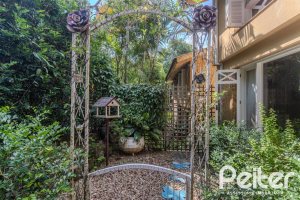 Casa em Condomínio à venda com 182m², 3 dormitórios, 1 suíte, 3 vagas, no bairro Cavalhada em Porto Alegre