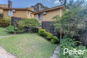 Casa em Condomínio à venda com 182m², 3 dormitórios, 1 suíte, 3 vagas, no bairro Cavalhada em Porto Alegre