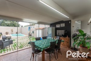 Casa à venda com 182m², 4 dormitórios, 3 suítes, 4 vagas, no bairro Espírito Santo em Porto Alegre