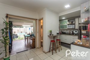 Casa à venda com 182m², 4 dormitórios, 3 suítes, 4 vagas, no bairro Espírito Santo em Porto Alegre