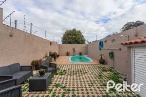 Casa à venda com 182m², 4 dormitórios, 3 suítes, 4 vagas, no bairro Espírito Santo em Porto Alegre