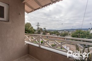 Casa à venda com 182m², 4 dormitórios, 3 suítes, 4 vagas, no bairro Espírito Santo em Porto Alegre