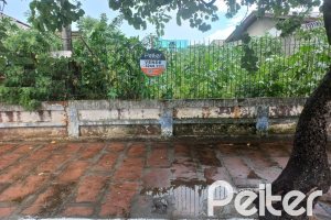 Terreno à venda com 335m², no bairro Cavalhada em Porto Alegre
