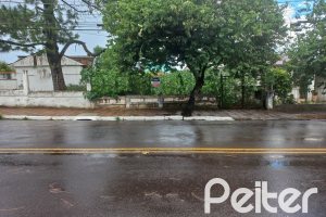 Terreno à venda com 335m², no bairro Cavalhada em Porto Alegre