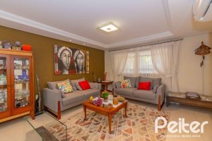 Casa à venda com 240m², 3 dormitórios, 1 suíte, 2 vagas, no bairro Tristeza em Porto Alegre