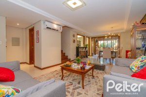 Casa à venda com 240m², 3 dormitórios, 1 suíte, 2 vagas, no bairro Tristeza em Porto Alegre