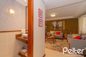 Casa à venda com 240m², 3 dormitórios, 1 suíte, 2 vagas, no bairro Tristeza em Porto Alegre