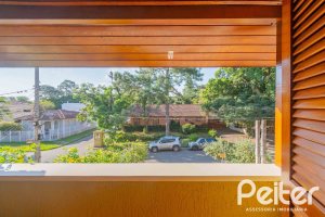 Casa à venda com 240m², 3 dormitórios, 1 suíte, 2 vagas, no bairro Tristeza em Porto Alegre