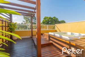 Casa à venda com 240m², 3 dormitórios, 1 suíte, 2 vagas, no bairro Tristeza em Porto Alegre