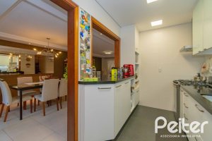 Casa à venda com 240m², 3 dormitórios, 1 suíte, 2 vagas, no bairro Tristeza em Porto Alegre