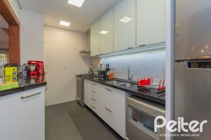 Casa à venda com 240m², 3 dormitórios, 1 suíte, 2 vagas, no bairro Tristeza em Porto Alegre