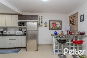 Casa à venda com 212m², 3 dormitórios, 1 suíte, 2 vagas, no bairro Ipanema em Porto Alegre