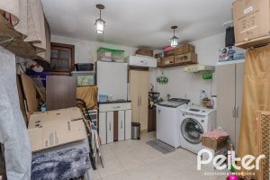 Casa à venda com 212m², 3 dormitórios, 1 suíte, 2 vagas, no bairro Ipanema em Porto Alegre