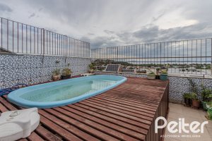 Casa à venda com 212m², 3 dormitórios, 1 suíte, 2 vagas, no bairro Ipanema em Porto Alegre