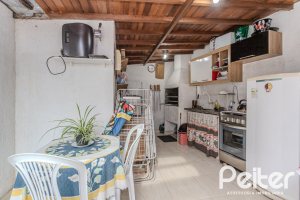 Casa à venda com 212m², 3 dormitórios, 1 suíte, 2 vagas, no bairro Ipanema em Porto Alegre