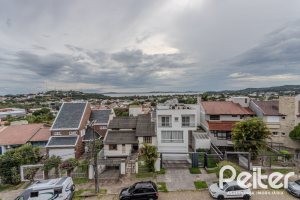 Casa à venda com 212m², 3 dormitórios, 1 suíte, 2 vagas, no bairro Ipanema em Porto Alegre