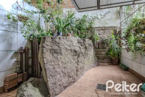 Casa à venda com 212m², 3 dormitórios, 1 suíte, 2 vagas, no bairro Ipanema em Porto Alegre