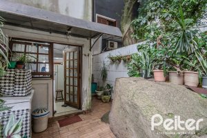 Casa à venda com 212m², 3 dormitórios, 1 suíte, 2 vagas, no bairro Ipanema em Porto Alegre