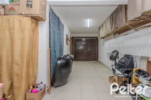 Casa à venda com 212m², 3 dormitórios, 1 suíte, 2 vagas, no bairro Ipanema em Porto Alegre