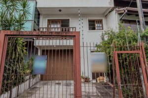 Casa à venda com 212m², 3 dormitórios, 1 suíte, 2 vagas, no bairro Ipanema em Porto Alegre