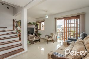 Casa à venda com 212m², 3 dormitórios, 1 suíte, 2 vagas, no bairro Ipanema em Porto Alegre
