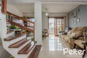 Casa à venda com 212m², 3 dormitórios, 1 suíte, 2 vagas, no bairro Ipanema em Porto Alegre