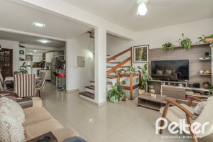 Casa à venda com 212m², 3 dormitórios, 1 suíte, 2 vagas, no bairro Ipanema em Porto Alegre