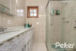 Casa à venda com 212m², 3 dormitórios, 1 suíte, 2 vagas, no bairro Ipanema em Porto Alegre