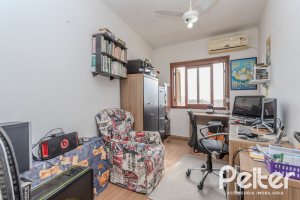 Casa à venda com 212m², 3 dormitórios, 1 suíte, 2 vagas, no bairro Ipanema em Porto Alegre