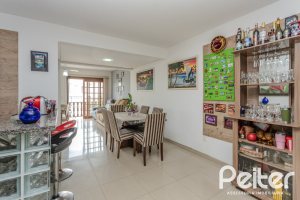 Casa à venda com 212m², 3 dormitórios, 1 suíte, 2 vagas, no bairro Ipanema em Porto Alegre