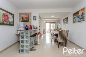 Casa à venda com 212m², 3 dormitórios, 1 suíte, 2 vagas, no bairro Ipanema em Porto Alegre