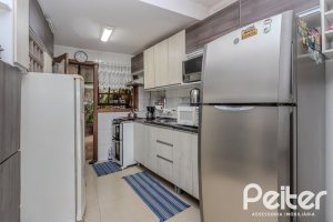 Casa à venda com 212m², 3 dormitórios, 1 suíte, 2 vagas, no bairro Ipanema em Porto Alegre
