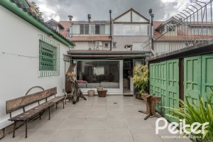 Casa à venda com 150m², 3 dormitórios, 1 suíte, 3 vagas, no bairro Vila Assunção em Porto Alegre
