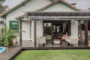 Casa à venda com 150m², 3 dormitórios, 1 suíte, 3 vagas, no bairro Vila Assunção em Porto Alegre