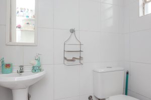Casa à venda com 150m², 3 dormitórios, 1 suíte, 3 vagas, no bairro Vila Assunção em Porto Alegre